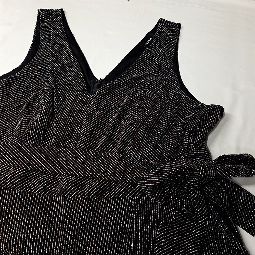 Torrid Jumpsuit Women 4 Black Gold Metallic Striped Wide Leg V-Neck Belted
